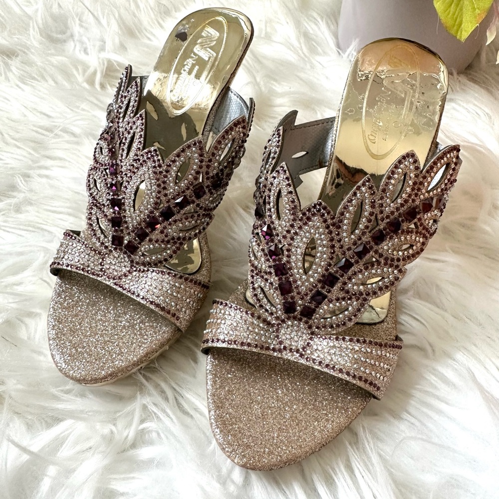 Glitter embellished heels with leaf design Metallic